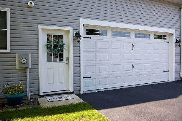 24/7 Emergency Garage Door Roller Replacement experts in Hilbert, WI